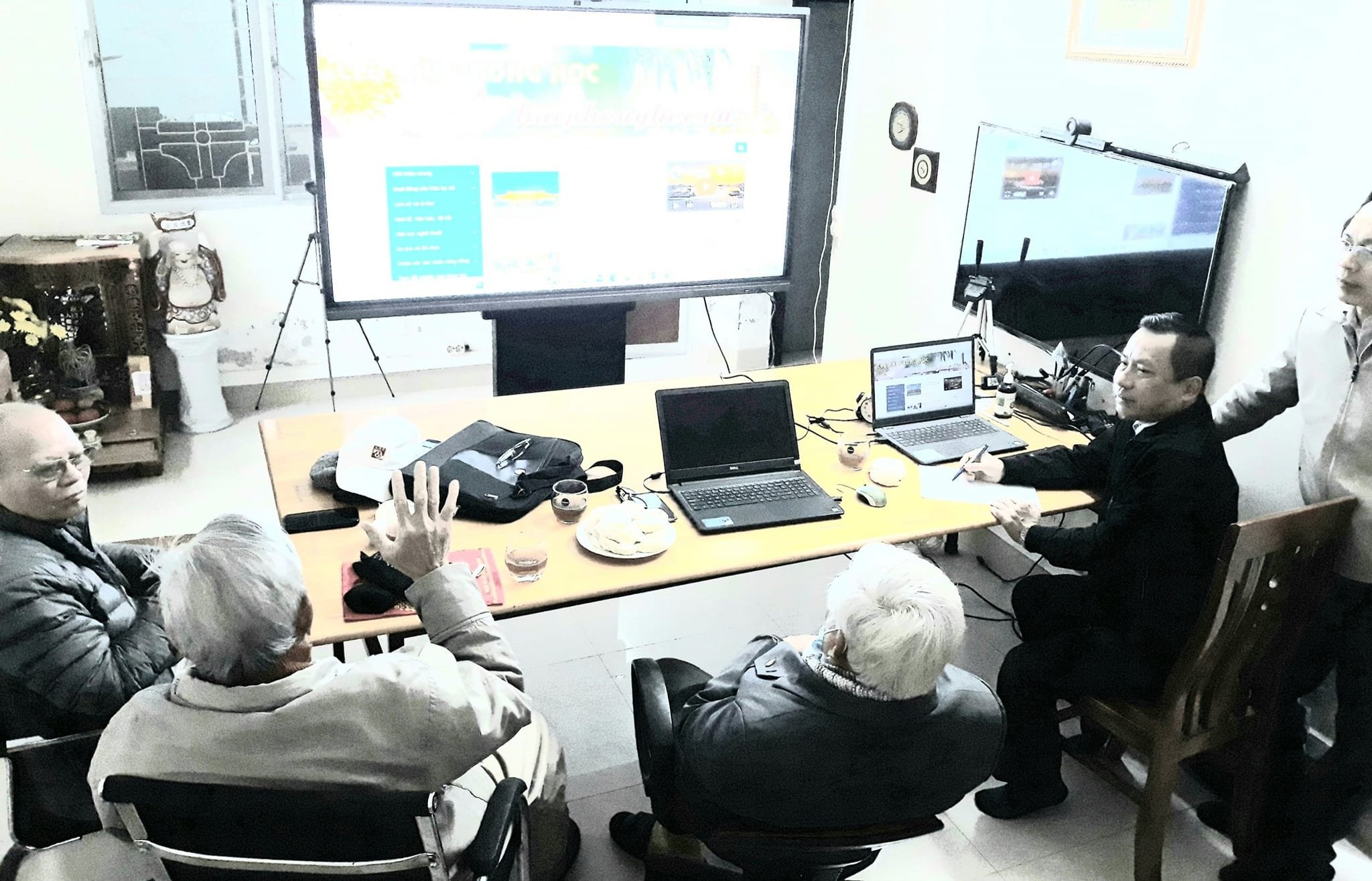 Họp BBT trang web haiphonghoc.vn