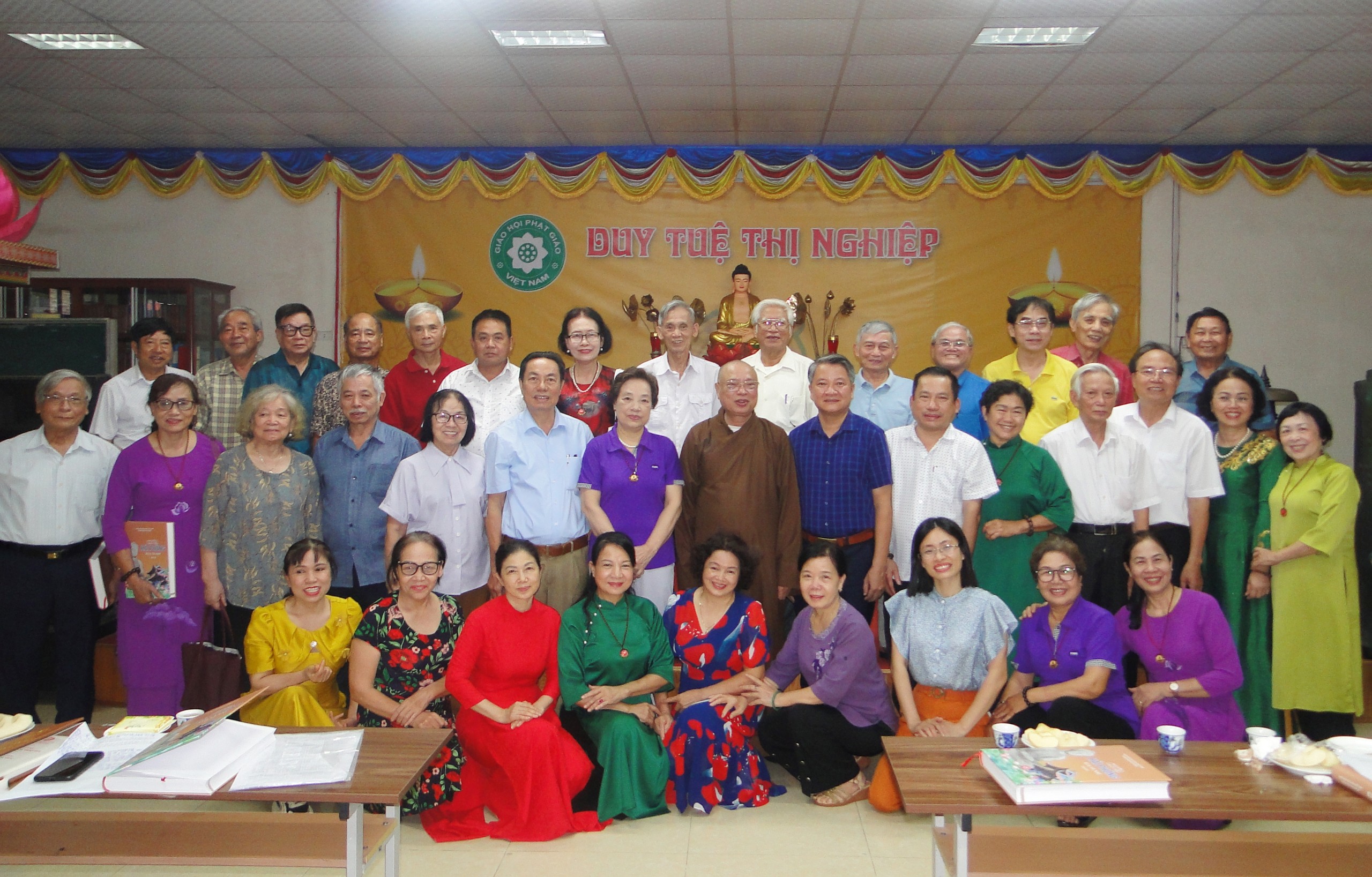 CLB Hải Phòng Học sơ kết hoạt động 6 tháng đầu năm 2024.